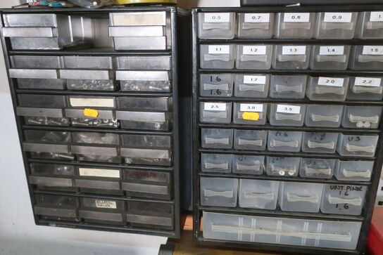 Værktøj og tilbehør på hylderne