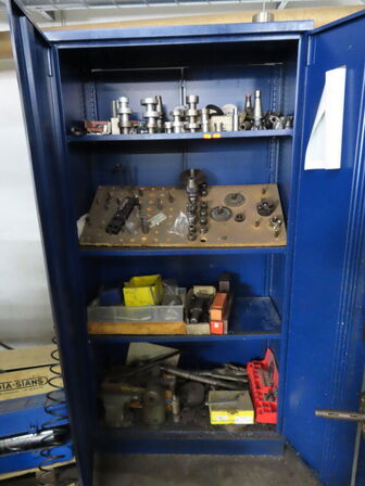 Værktøjsskab med indhold