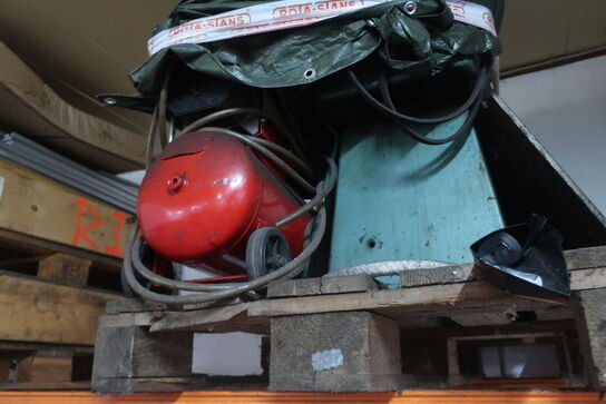 Palle reol med indhold