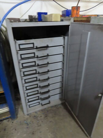 Værktøjsskab uden indhold