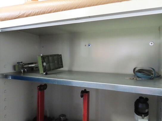 Værktøjsskab med indhold