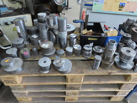 Div. reoler med metalemner