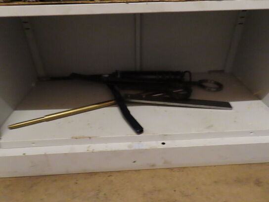 Værktøjsskab med indhold