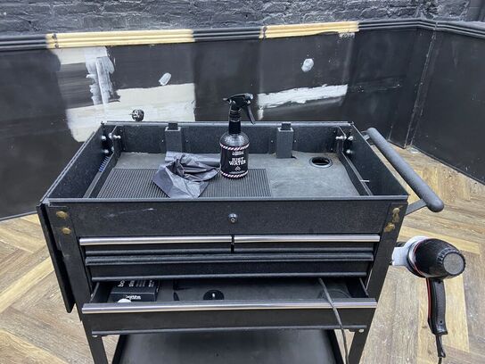 Rullevogn med indhold og skammel