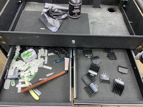 Rullevogn med indhold og skammel