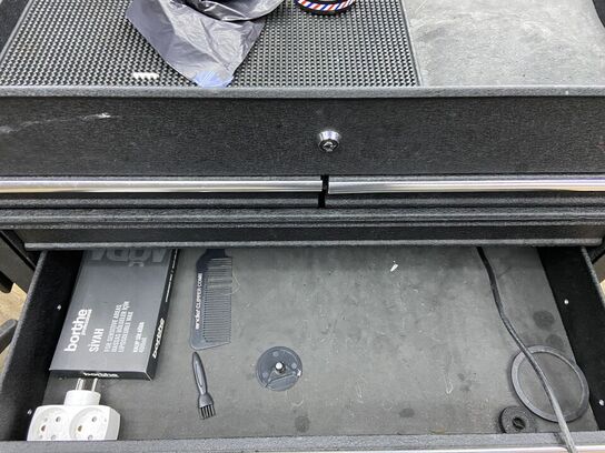 Rullevogn med indhold og skammel