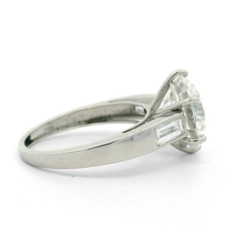 5,69 ct Platinring med stor laboratorieskabt diamant. IGI