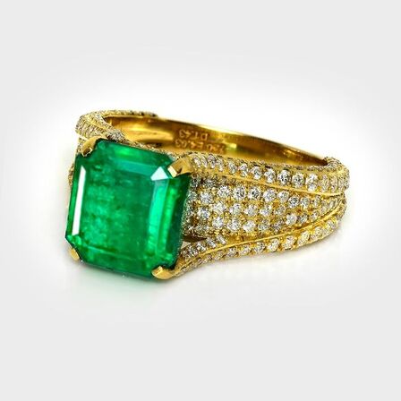 "Guldsmykker, diamanter, smaragd ring og tennisarmbånd "