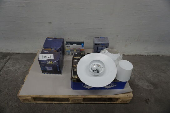 Diverse lamper + LED pærer NOR-TEC + WIZ