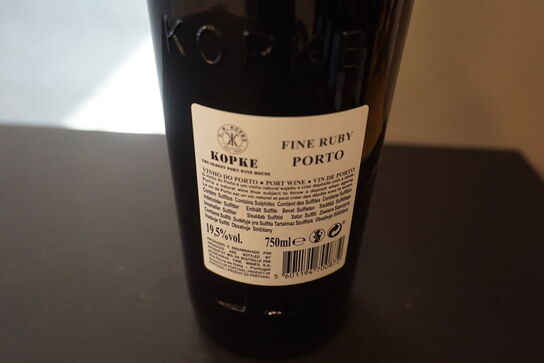 7 flasker blandet vin