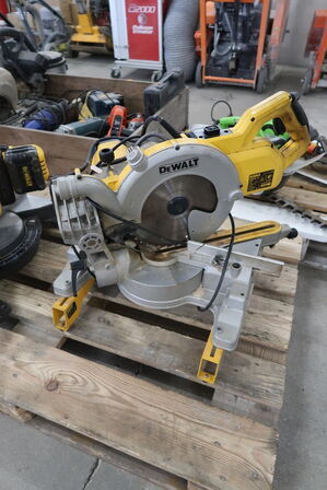 Kap-/geringsav DEWALT DWS778
