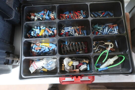 Div. Værktøj, skruer, kasser m.m.