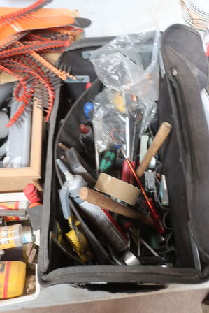 Div. Værktøj, skruer, kasser m.m.