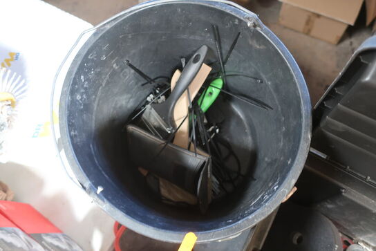 Div. Værktøj, skruer, kasser m.m.