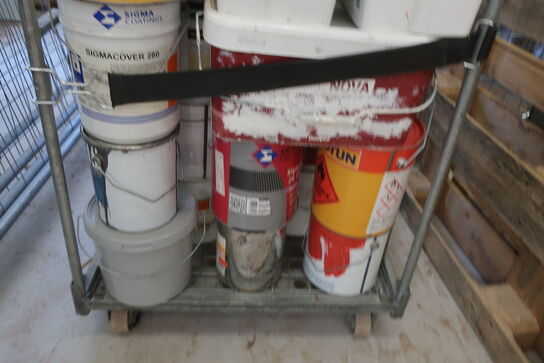 Indhold i bur med maling m.m.