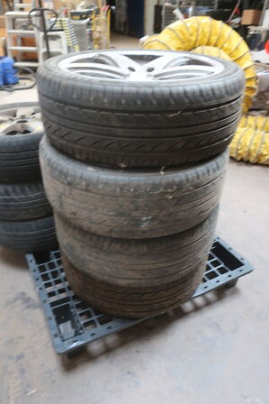 4 stk. dæk med fælge DELINTE 245/40ZR20 99W XL