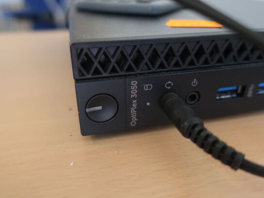 DELL OptiPlex 3050 | Intel i5-7500T | 8 GB | 256 GB SSD | SAMSUNG 22" skærm