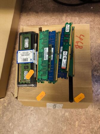 Kasse med blandet ram ubrugte/brugte