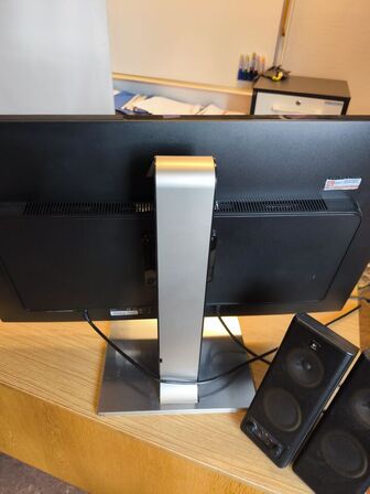 Skærm 31,5" AOC U3277PWQU 4K UHD & LOGITECH højttalere