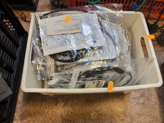 1 ks. m. låsewirere til IT udstyr