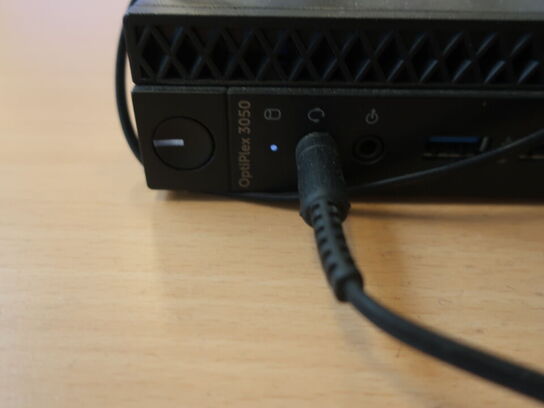 DELL OptiPlex 3050 | Intel i5-7500T | 8 GB | 256 GB SSD | SAMSUNG 22" skærm