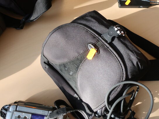 Ældre kameraer NIKON & HITACHI