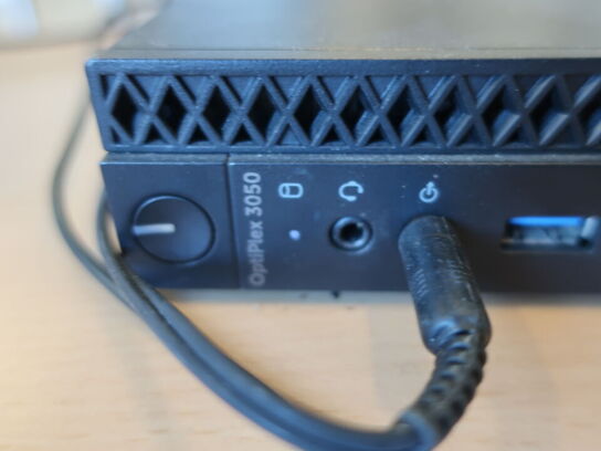 DELL OptiPlex 3050 | Intel i5-7500T | 8 GB | 256 GB SSD | SAMSUNG 22" skærm