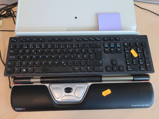 2 stk. HP EliteDisplay 27" skærme inkl. rollermouse & div. tilbehør