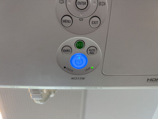 Projektor NEC ME311W inkl. lærred & CREATIVE højttalere