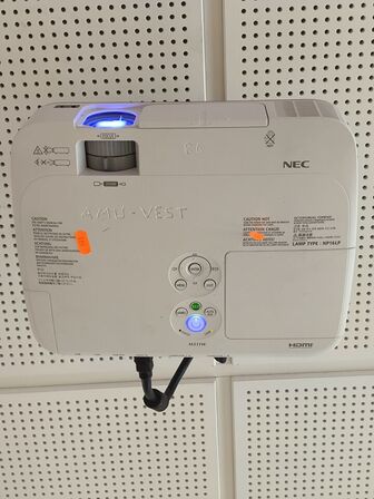 Projektor NEC ME311W inkl. lærred