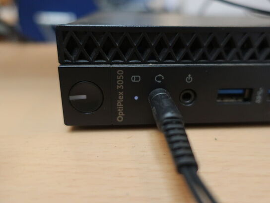 DELL OptiPlex 3050 | Intel i5-7500T | 8 GB | 256 GB SSD | SAMSUNG 22" skærm