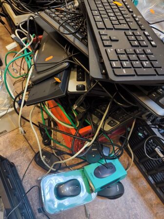 1 ks. m. div. tastaturer, mus m.v.