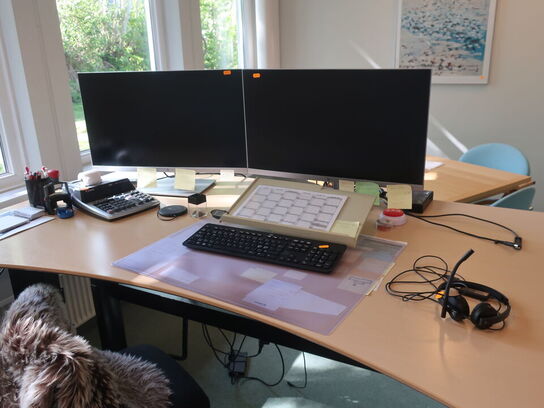 2 stk. HP EliteDisplay 27" skærme inkl. div. tilbehør