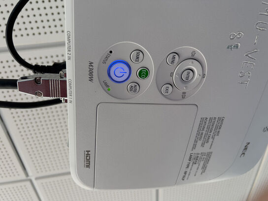 Projektor NEC ME300W inkl. lærred