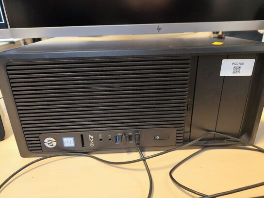 Desktop PC HP Z240 inkl. 3x 27" HP skærme, mus, tastatur m.v. (læs bekrivelse)
