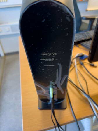 Div. it-udstyr (skærm, tastaturer, Creative højttalere m.v.)