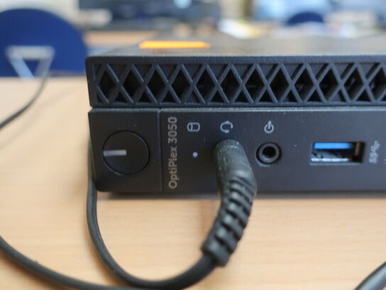 DELL OptiPlex 3050 | Intel i5-7500T | 8 GB | 256 GB SSD | SAMSUNG 22" skærm