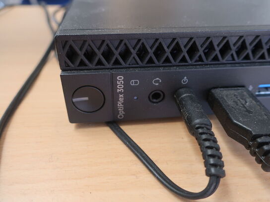 DELL OptiPlex 3050 | Intel i5-7500T | 8 GB | 256 GB SSD | SAMSUNG 22" skærm