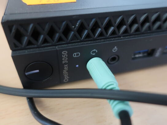 DELL OptiPlex 3050 | Intel i5-7500T | 8 GB | 256 GB SSD | SAMSUNG 22" skærm