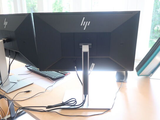 2 stk. HP EliteDisplay G4 27" skærme inkl. rollermouse & div. tilbehør