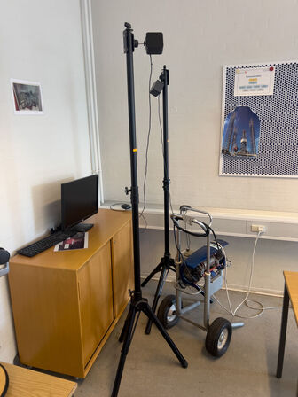 2 stk. HTC Vive SteamVR Base Station 2PR8100 på stativer