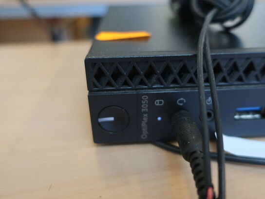 DELL OptiPlex 3050 | Intel i5-7500T | 8 GB | 256 GB SSD | SAMSUNG 22" skærm