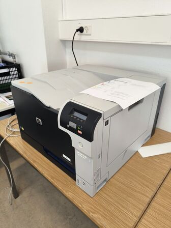 Farvelaserprinter A3 HP Color LaserJet CP5225