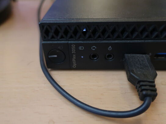 DELL OptiPlex 3050 | Intel i5-7500T | 8 GB | 256 GB SSD | SAMSUNG 22" skærm