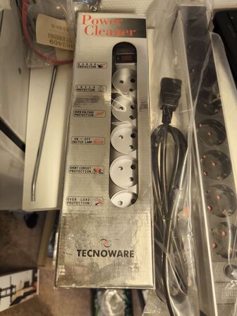 2 stk. stikdåser m. beskyttelse (ubrugt)