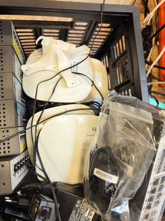 1 ks. m. div. netværksudstyr