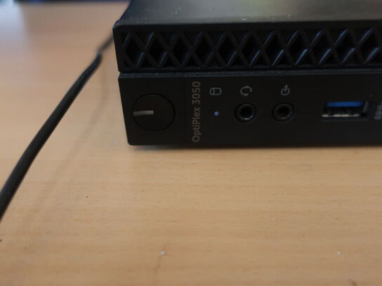 DELL OptiPlex 3050 | Intel i5-7500T | 8 GB | 256 GB SSD | SAMSUNG 22" skærm