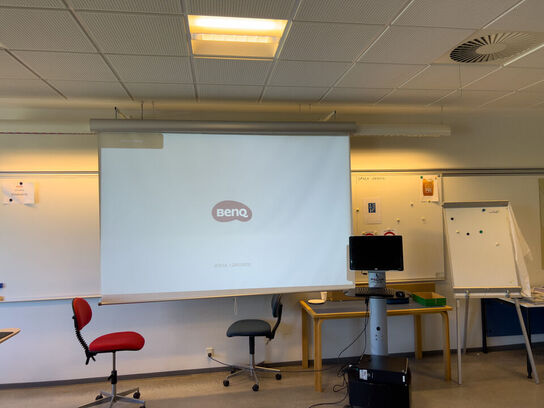 Projektor BENQ MW536 inkl. lærred, højttalere & skærm