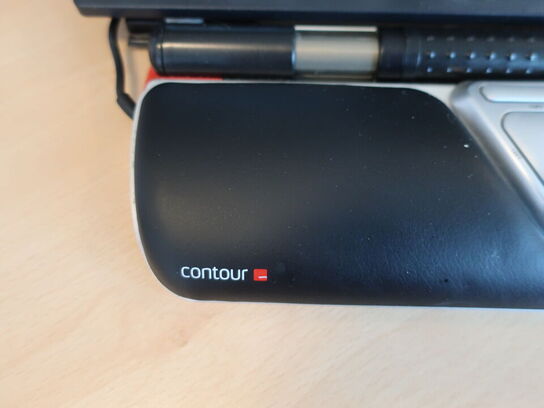 2 stk. HP EliteDisplay 27" skærme inkl. rollermouse & div. tilbehør