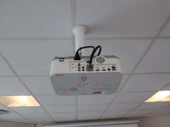 Projektor NEC ME301W inkl. lærred